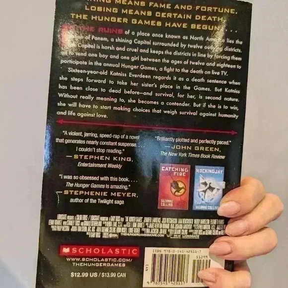 Paperback hunger games  book by Suzanne collins - Picture 2 of 3